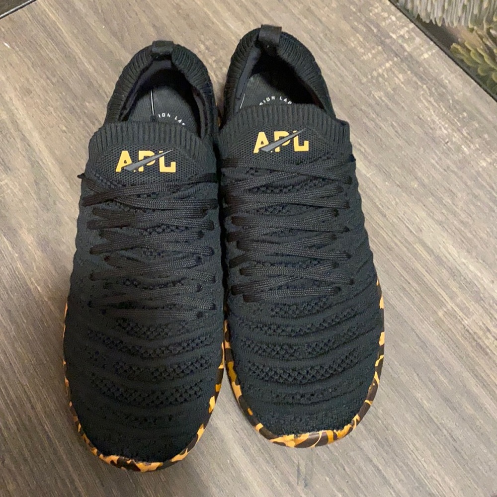 Super comfortable, machine washable workout shoes